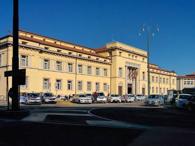 Locale Commerciale in vendita a Nord-Ovest, Brenzone