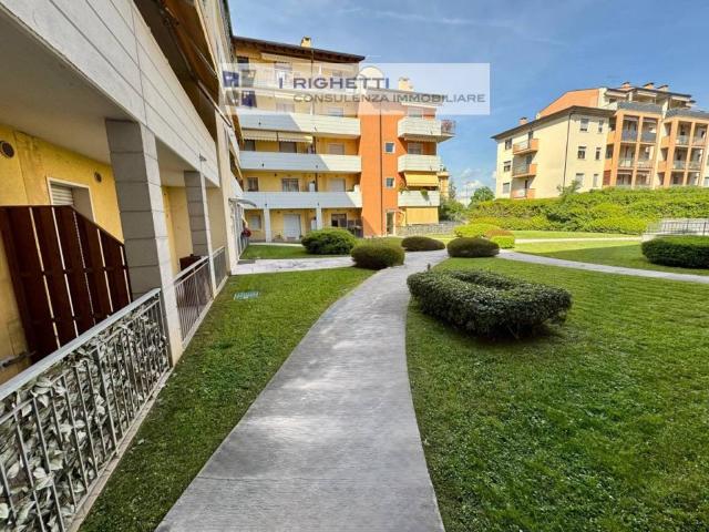 Locale Commerciale in vendita a Ovest, Brenzone