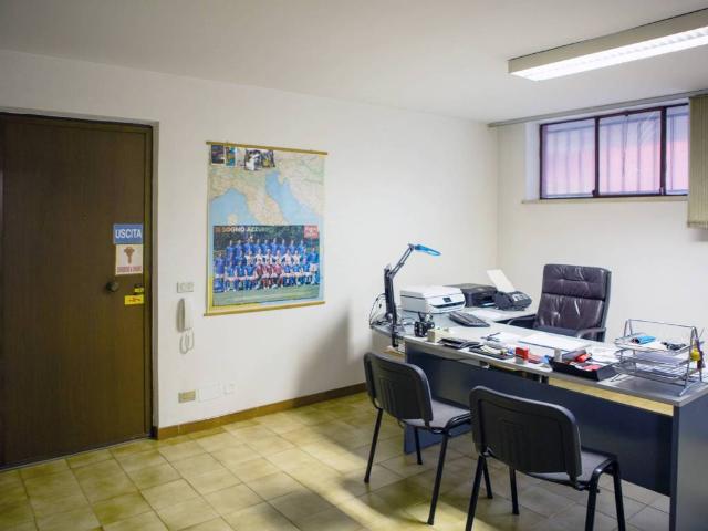 Locale Commerciale in vendita a San Felice Extra, Brenzone