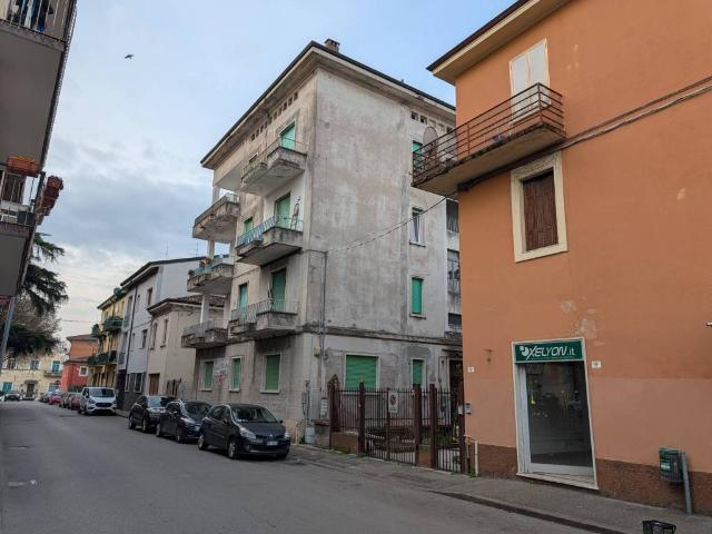 Locale Commerciale in vendita a Sud-Est, Brenzone