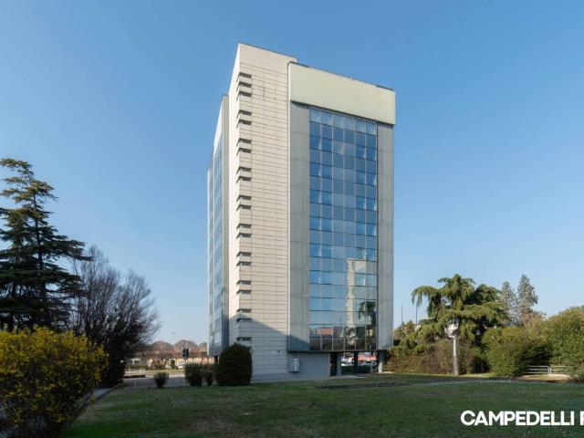 Locale Commerciale in vendita a Sud, Brenzone