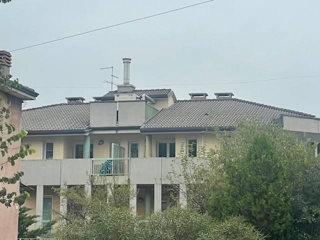 Locale Commerciale in vendita a Sud, Brenzone