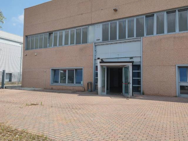 Locale Commerciale in vendita a Palazzina, Brenzone