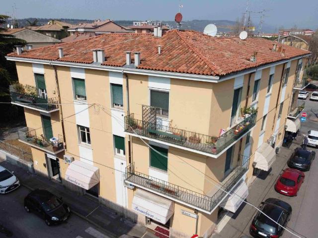 Locale Commerciale in vendita a Est, Brenzone