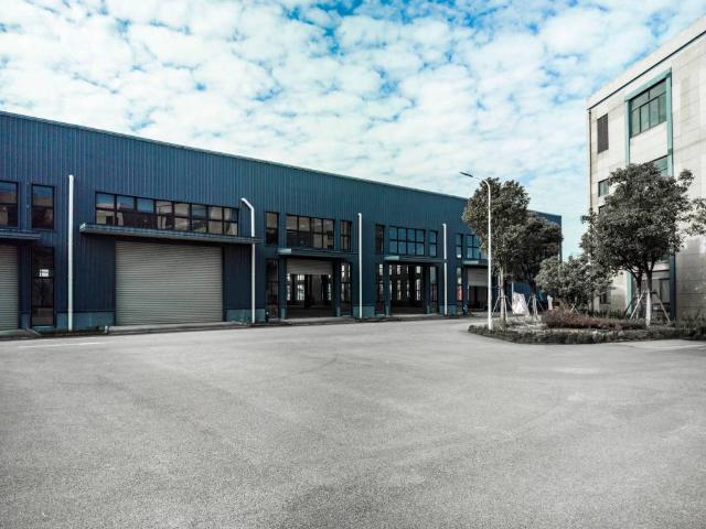 Locale Commerciale in vendita a Sud, Brenzone