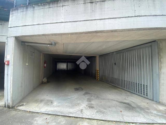 Locale Commerciale in vendita a Ovest, Brenzone