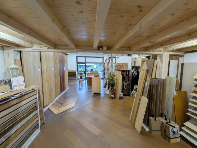Locale Commerciale in vendita a Nord-Est, Brenzone