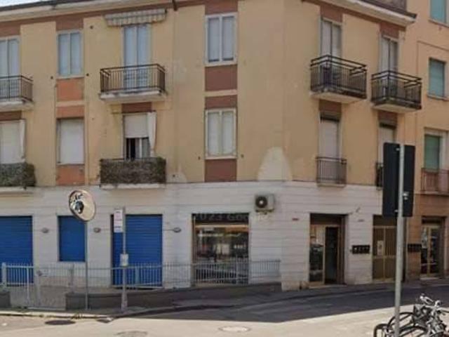 Locale Commerciale in vendita a Sud-Est, Brenzone