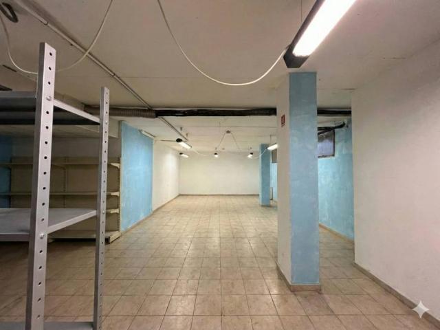 Locale Commerciale in vendita a Ovest, Brenzone