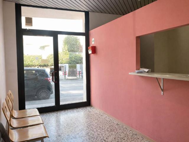 Locale Commerciale in vendita a Sud-Ovest, Brenzone