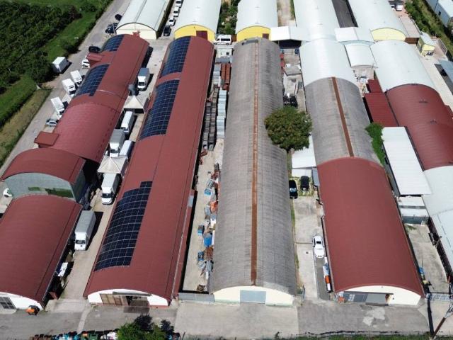 Locale Commerciale in vendita a Basson, Brenzone