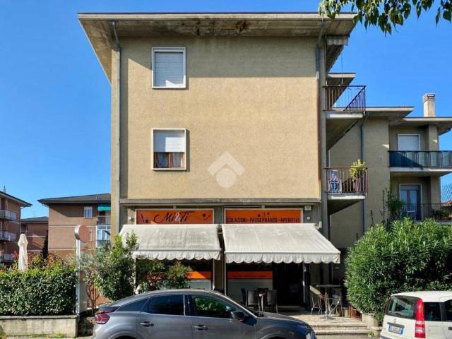 Locale Commerciale in vendita a Ovest, Brenzone