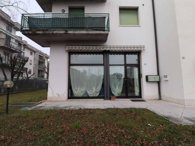 Locale Commerciale in vendita a Sud-Ovest, Brenzone
