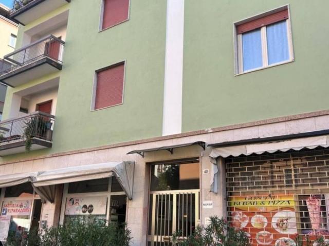 Locale Commerciale in vendita a Sud-Ovest, Brenzone