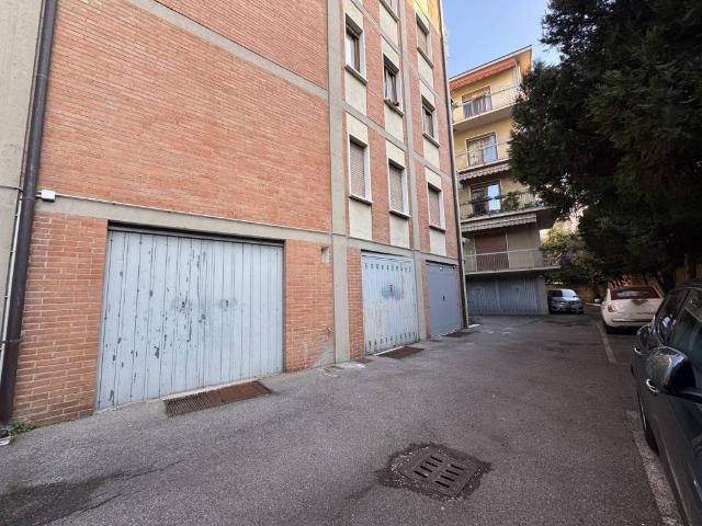 Locale Commerciale in vendita a Nord-Ovest, Brenzone