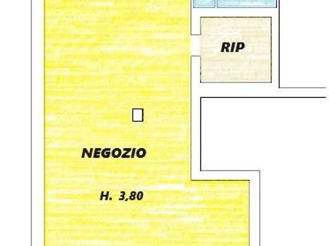 Locale Commerciale in vendita a Est, Brenzone