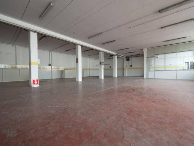 Locale Commerciale in vendita a Sud, Brenzone