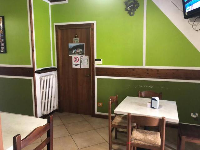 Locale Commerciale in vendita a Sud, Brenzone