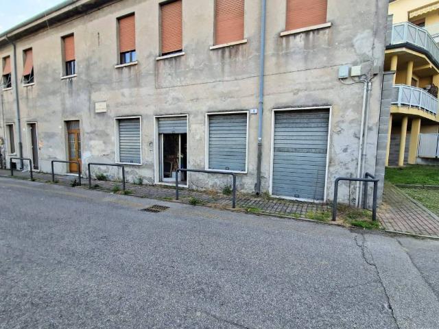 Locale Commerciale in vendita a Sud-Ovest, Brenzone