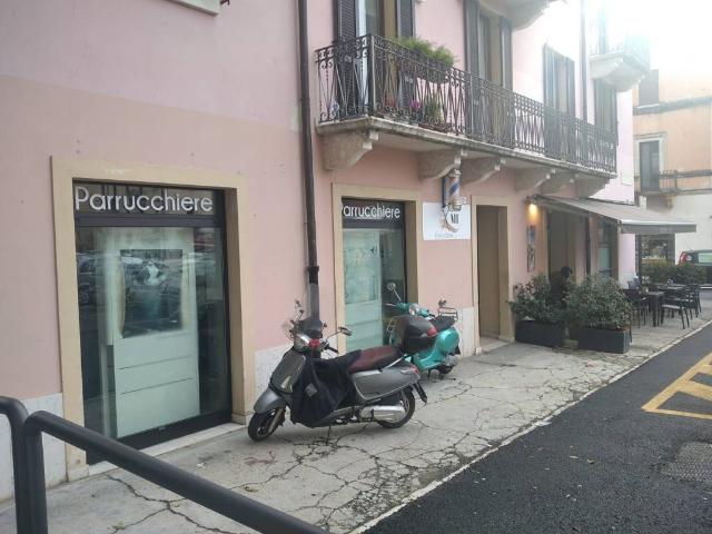 Locale Commerciale in vendita a Est, Brenzone