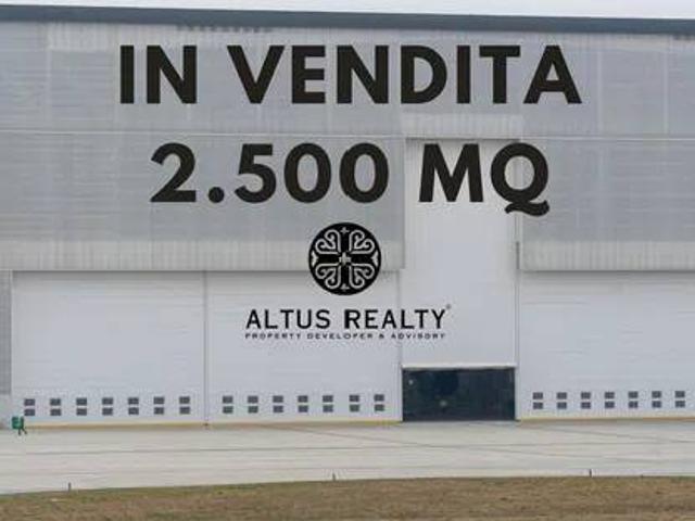 Locale Commerciale in vendita a Sud, Brenzone
