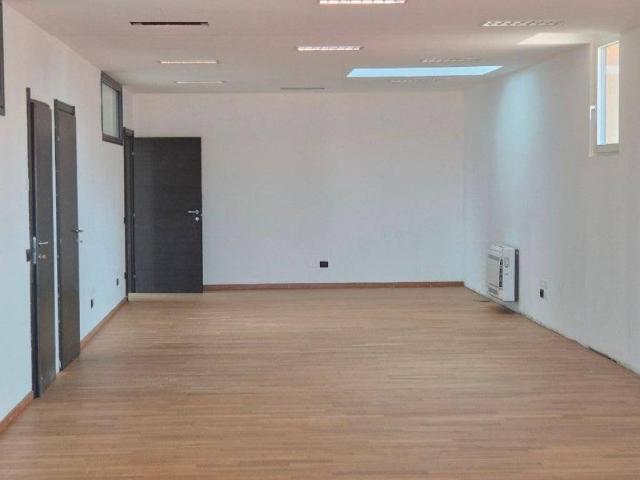 Locale Commerciale in vendita a Sud-Ovest, Brenzone