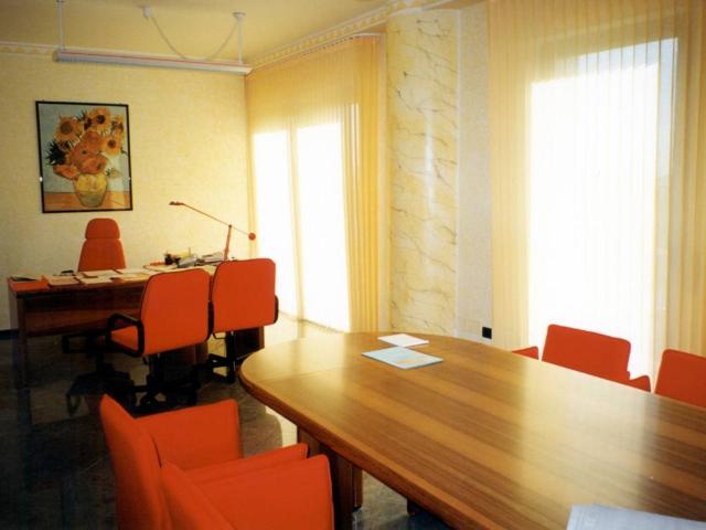 Locale Commerciale in vendita a Sud, Brenzone