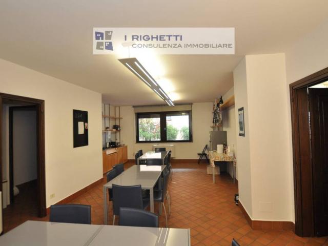 Locale Commerciale in vendita a Ovest, Brenzone