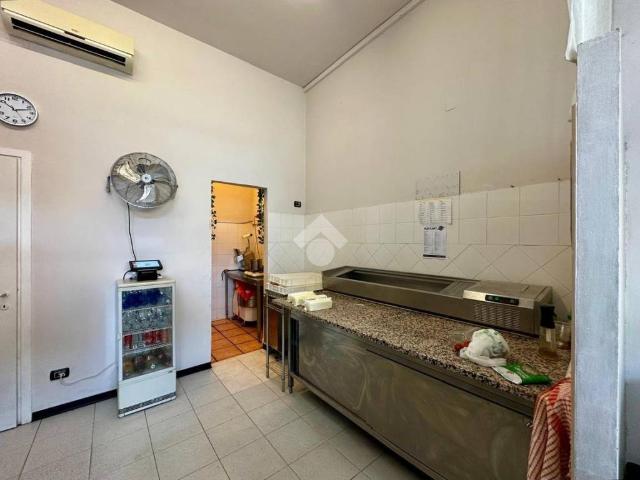 Locale Commerciale in vendita a Ovest, Brenzone