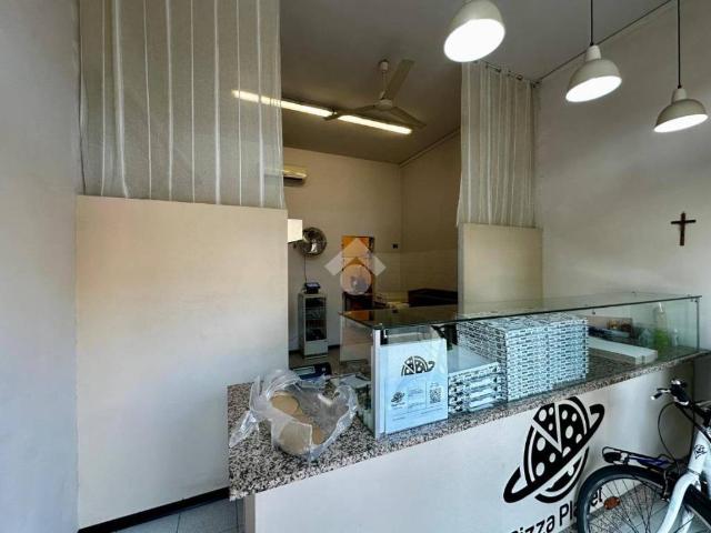 Locale Commerciale in vendita a Ovest, Brenzone