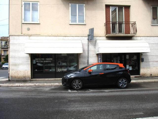 Locale Commerciale in vendita a Ovest, Brenzone