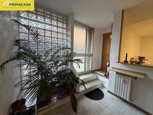 Locale Commerciale in vendita a Sud-Ovest, Brenzone