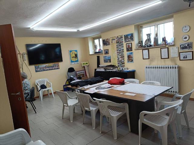 Locale Commerciale in vendita a Palazzina, Brenzone