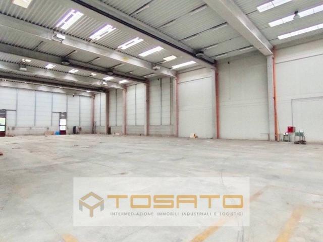 Locale Commerciale in vendita a Basson, Brenzone