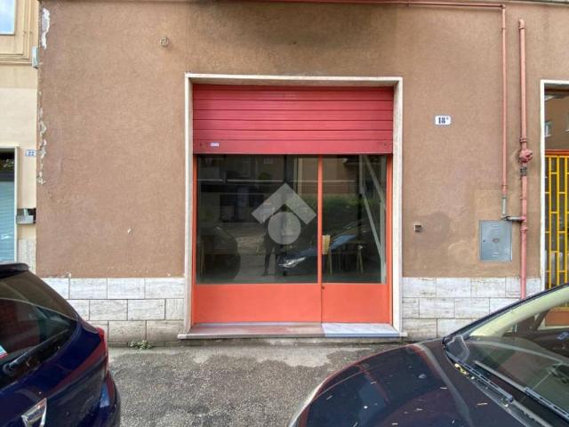 Locale Commerciale in vendita a Ovest, Brenzone