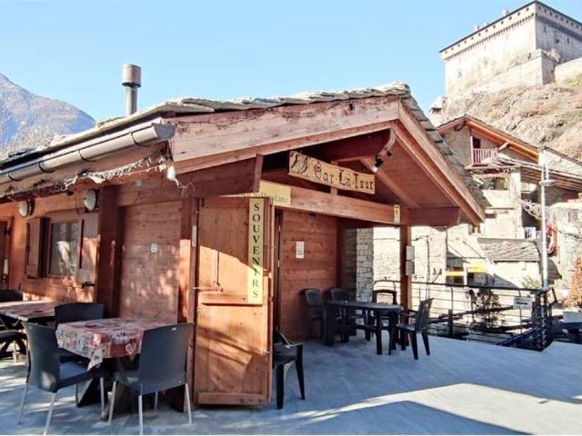 Locale Commerciale in vendita a Torille, Verres