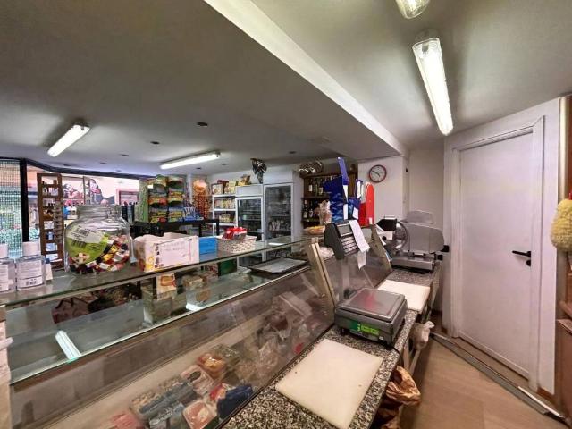 Locale Commerciale in vendita a Torille, Verres