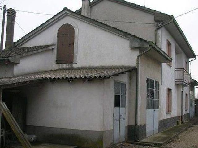 Locale Commerciale in vendita a Verrua Po, Lombardia