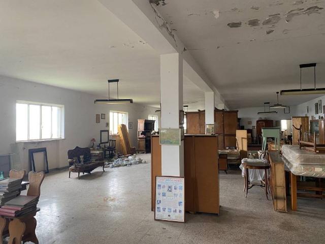Locale Commerciale in vendita a Unione di comuni Valmarecchia, Verucchio