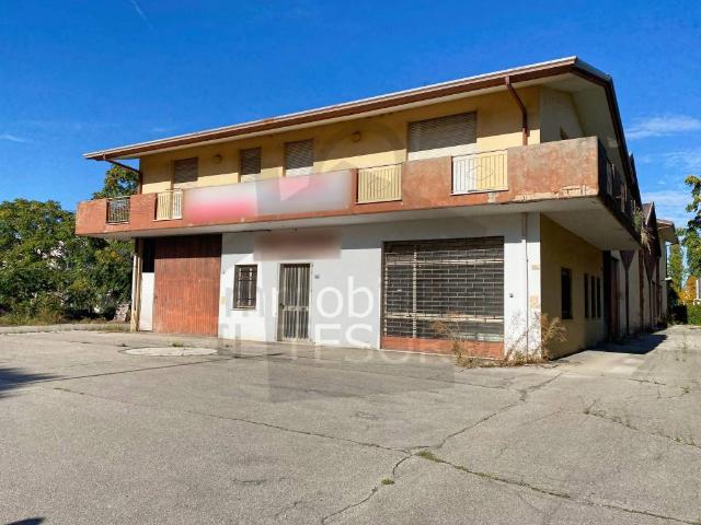 Locale Commerciale in vendita a Villa Verucchio, Verucchio
