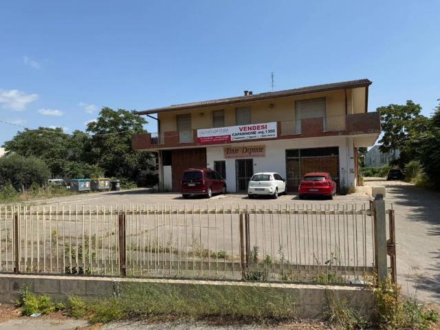 Locale Commerciale in vendita a Unione di comuni Valmarecchia, Verucchio