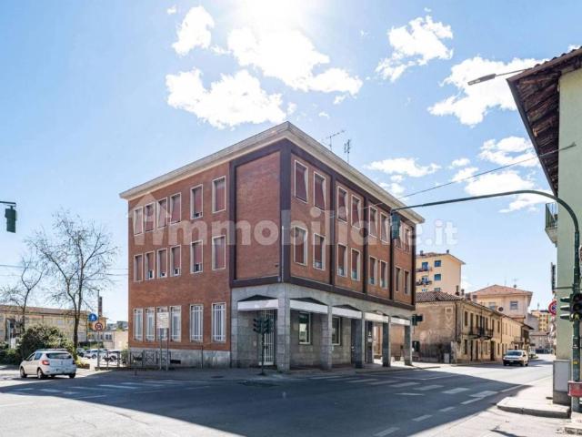 Locale Commerciale in vendita a Verzuolo, Piemonte