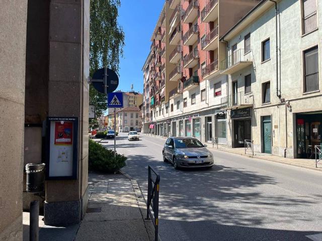 Locale Commerciale in vendita a Verzuolo, Piemonte