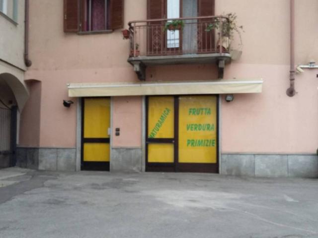 Locale Commerciale in vendita a Verzuolo, Piemonte