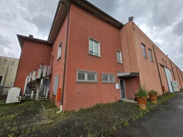 Locale Commerciale in vendita a Vezzano Ligure, Liguria