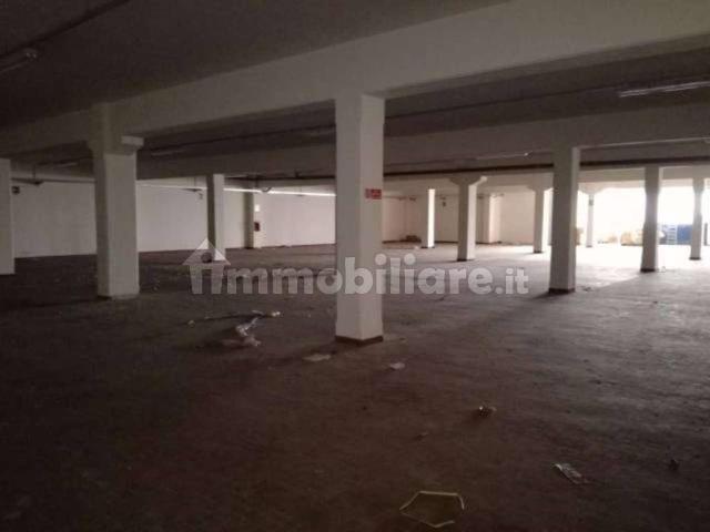 Locale Commerciale in vendita a Colline Matildiche, Re