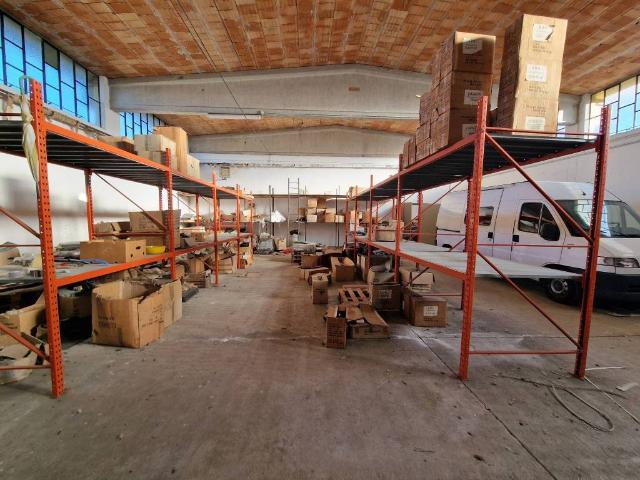 Locale Commerciale in vendita a Fenilrosso, Viadana