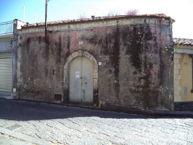 Locale Commerciale in vendita a Viagrande, Sicilia