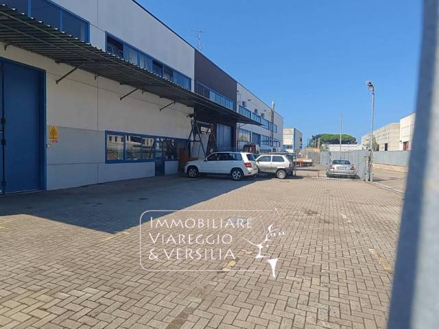Locale Commerciale in vendita a Viareggio, Toscana