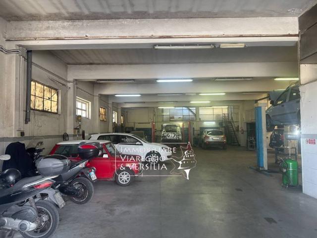 Locale Commerciale in vendita a Viareggio, Toscana